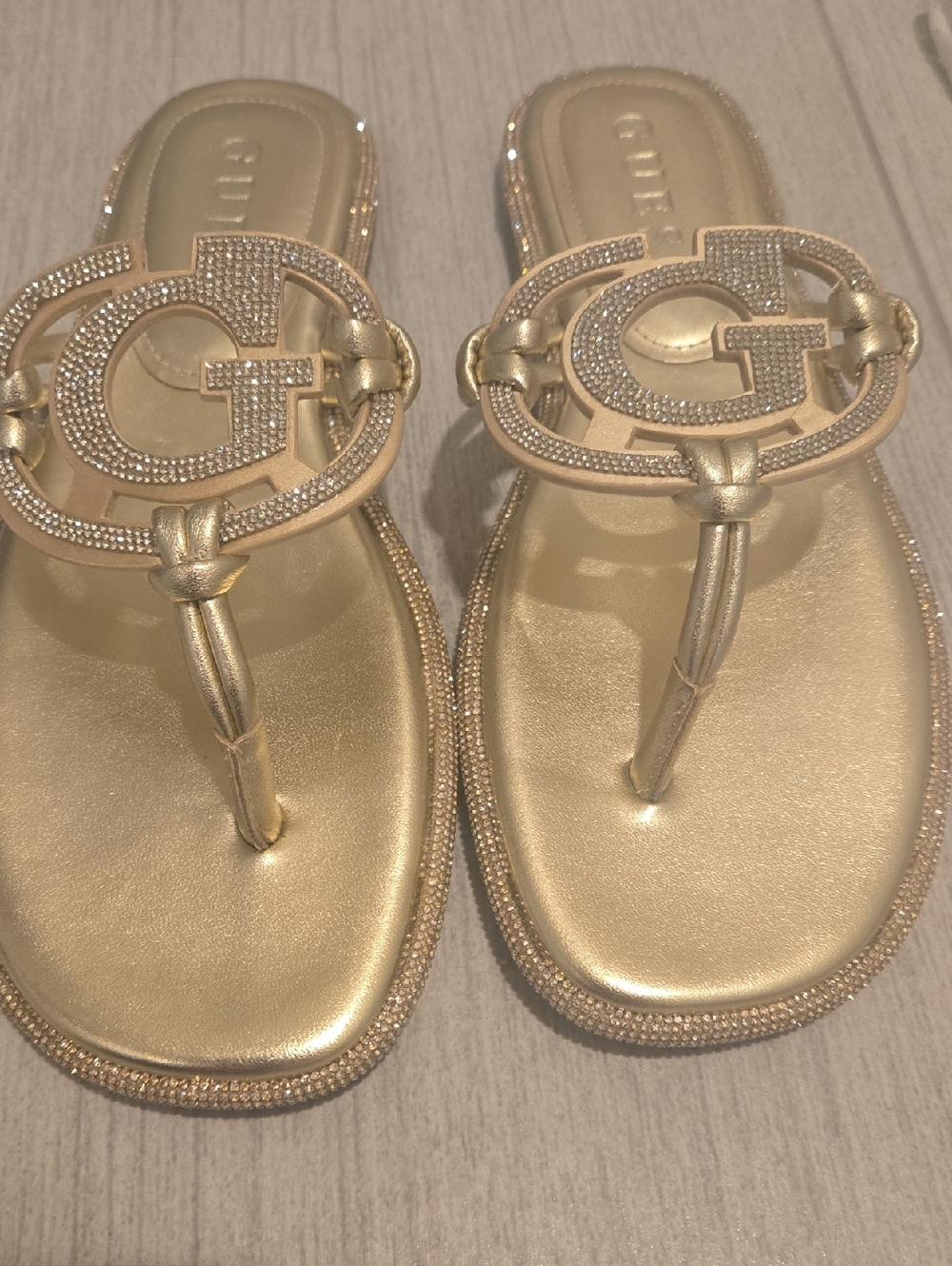 GUESS Gold Rhinestone Logo Thong Sandals SIZE 9.5 NWT - Picture 2 of 4